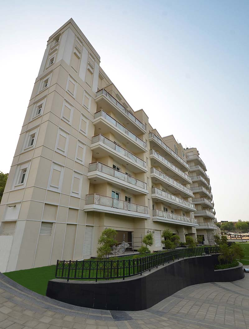 Queens Court - Features